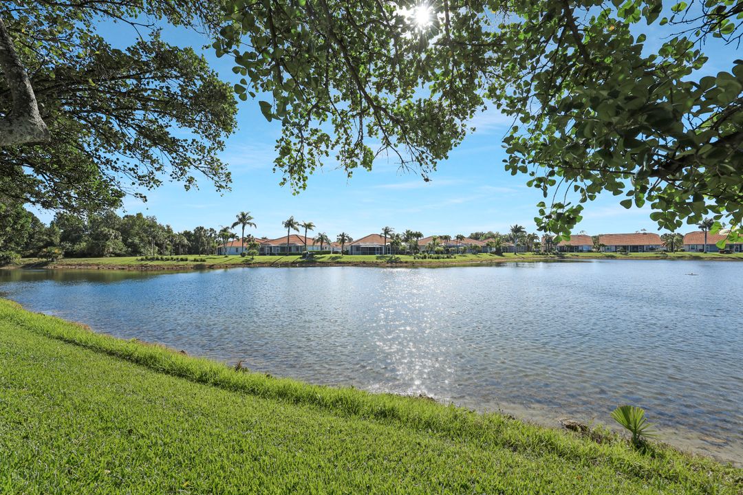186 Gabriel Cir #9, Naples, FL 34104