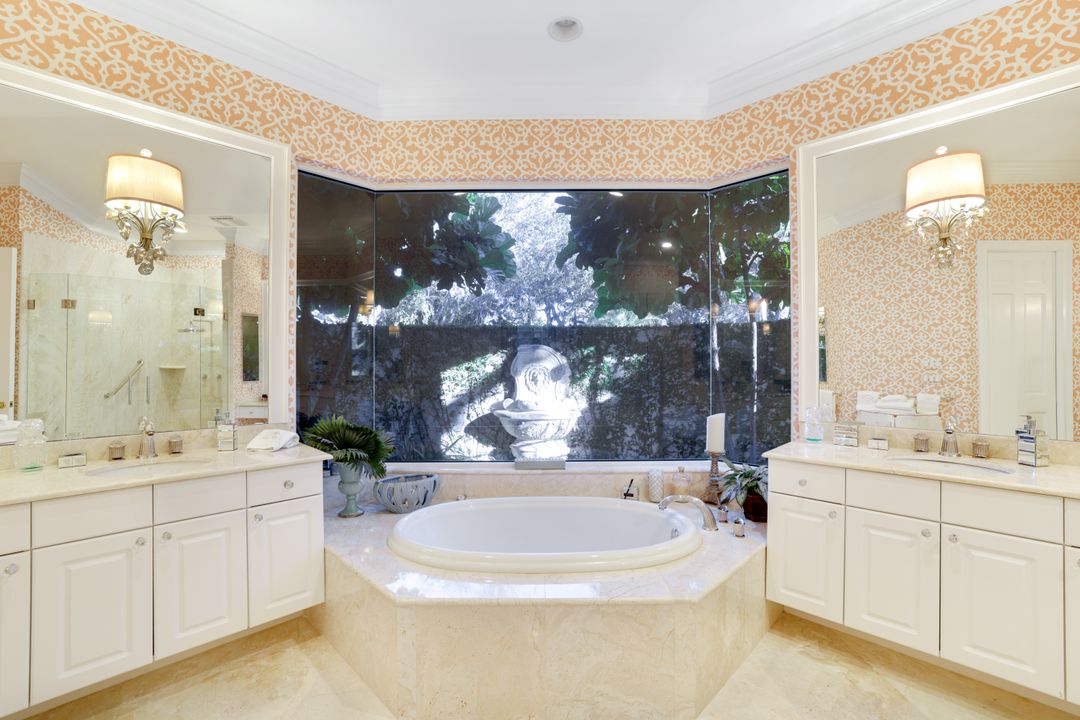 6935 Green Tree Dr, Naples, FL 34108