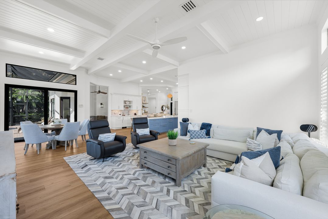 5092 Cerromar Dr, Naples, FL 34112