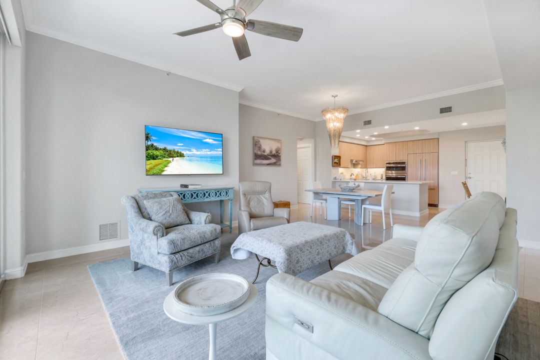 2728 Tiburon Blvd E #403, Naples, FL 34109