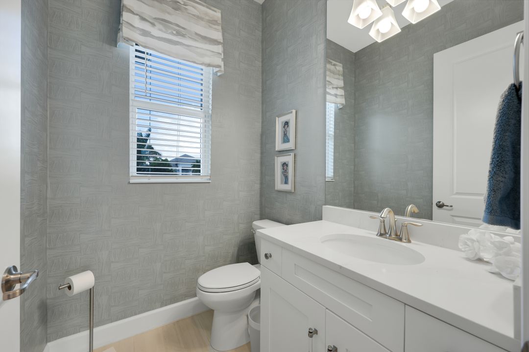 17216 Blue Sapphire Dr, Fort Myers, FL 33913