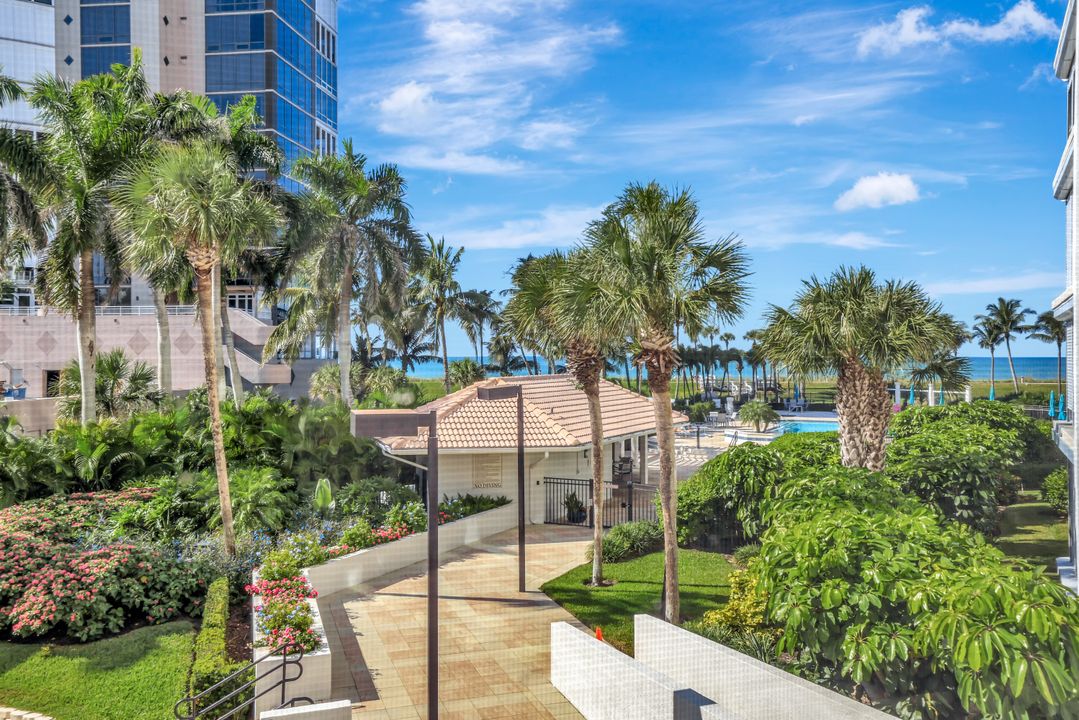 4401 Gulf Shore Blvd N #205, Naples, FL 34103