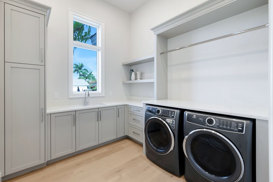 713 Nautilus Ct, Marco Island, FL 34145