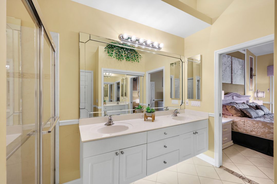 2375 Bayou Ln #4, Naples, FL 34112