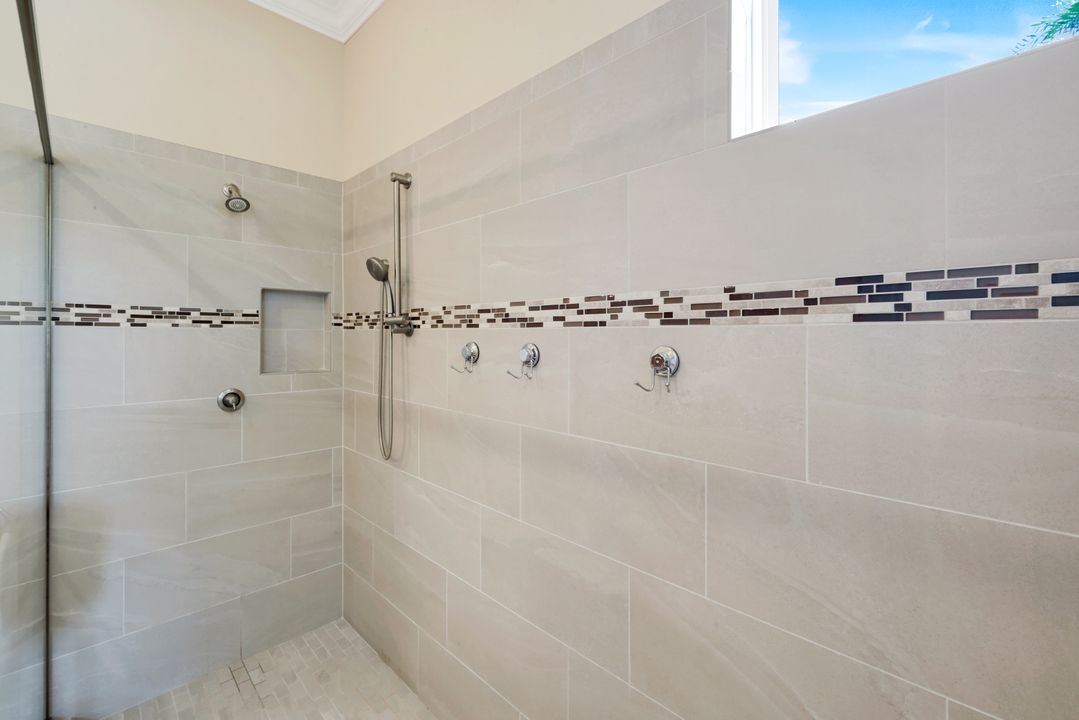 8362 Viale Cir, Naples, FL 34114