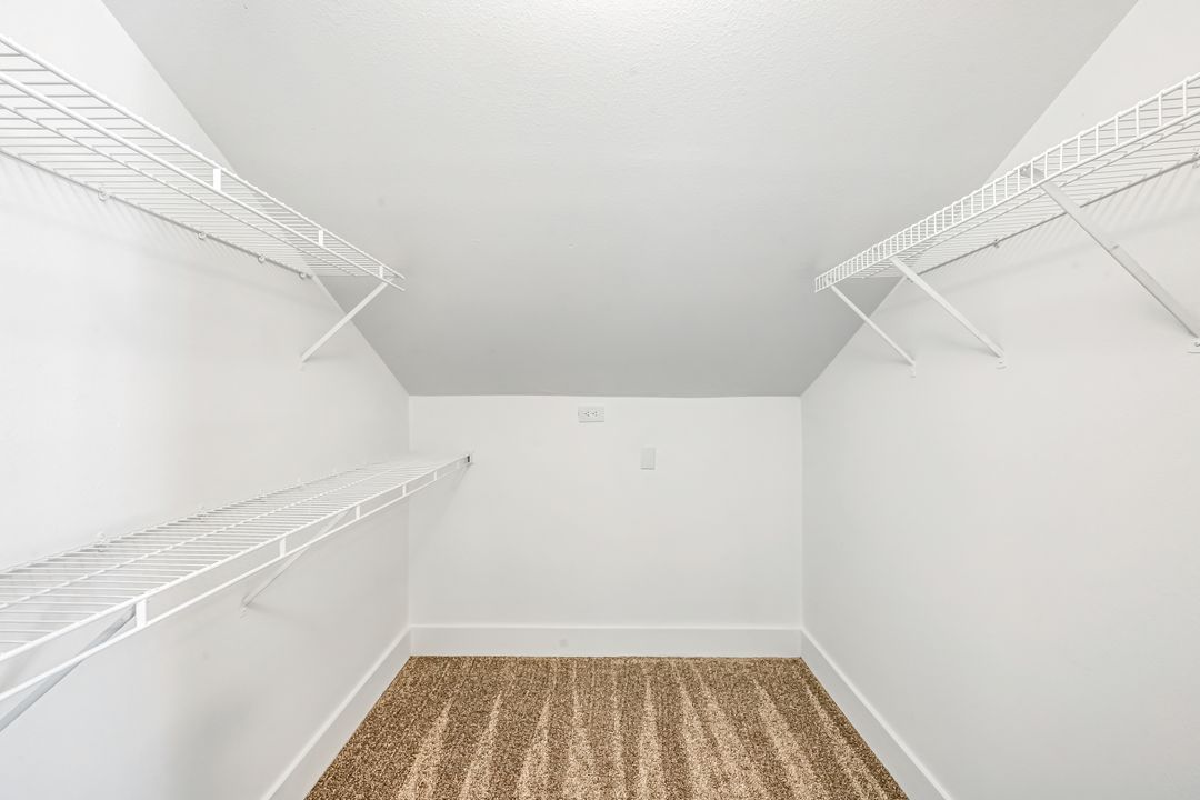 19680 E Country Club Dr, Miami, FL 33180