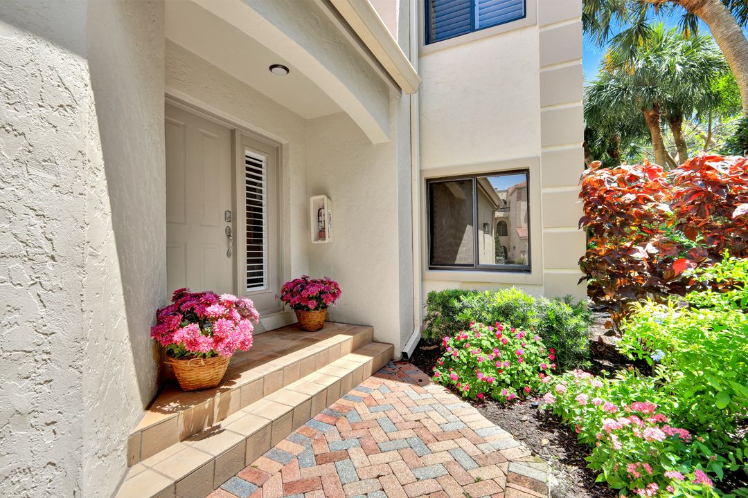 7056 Pelican Bay Blvd #201, Naples, FL 34108