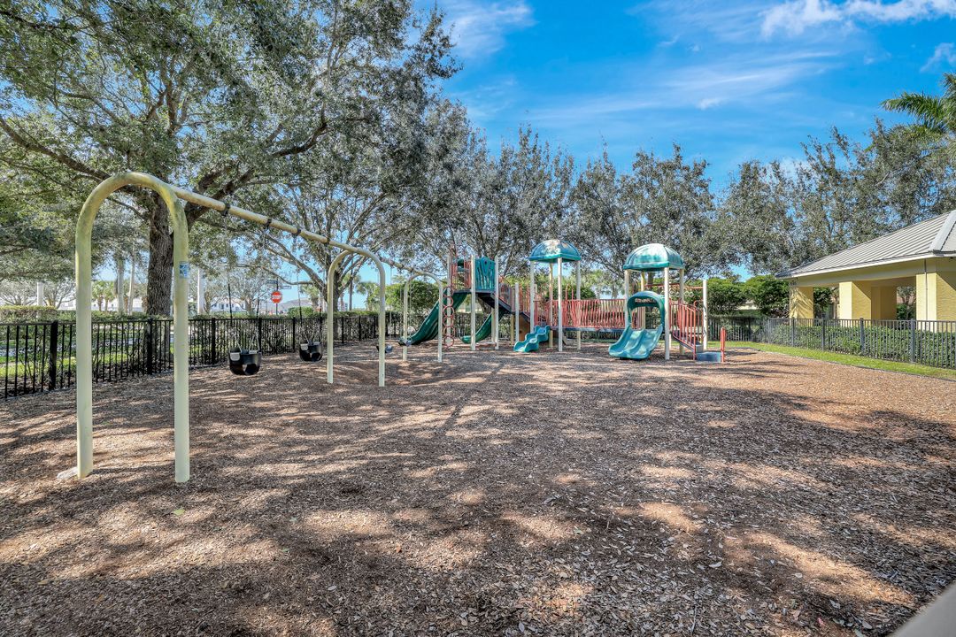 2193 Clementine St, Naples, FL 34120