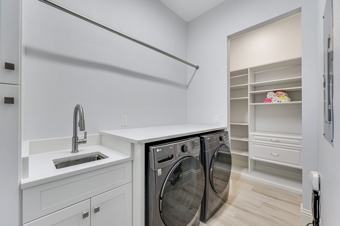 831 Sailaway Ln #202, Naples, FL 34108