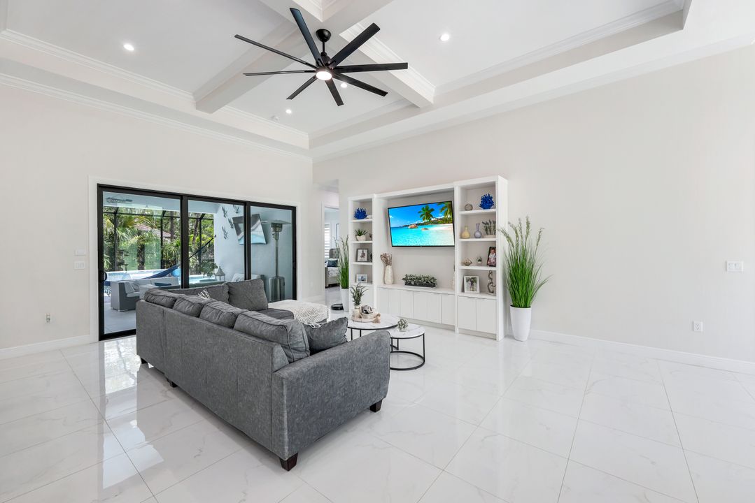 367 14th Ave NE, Naples, FL 34120