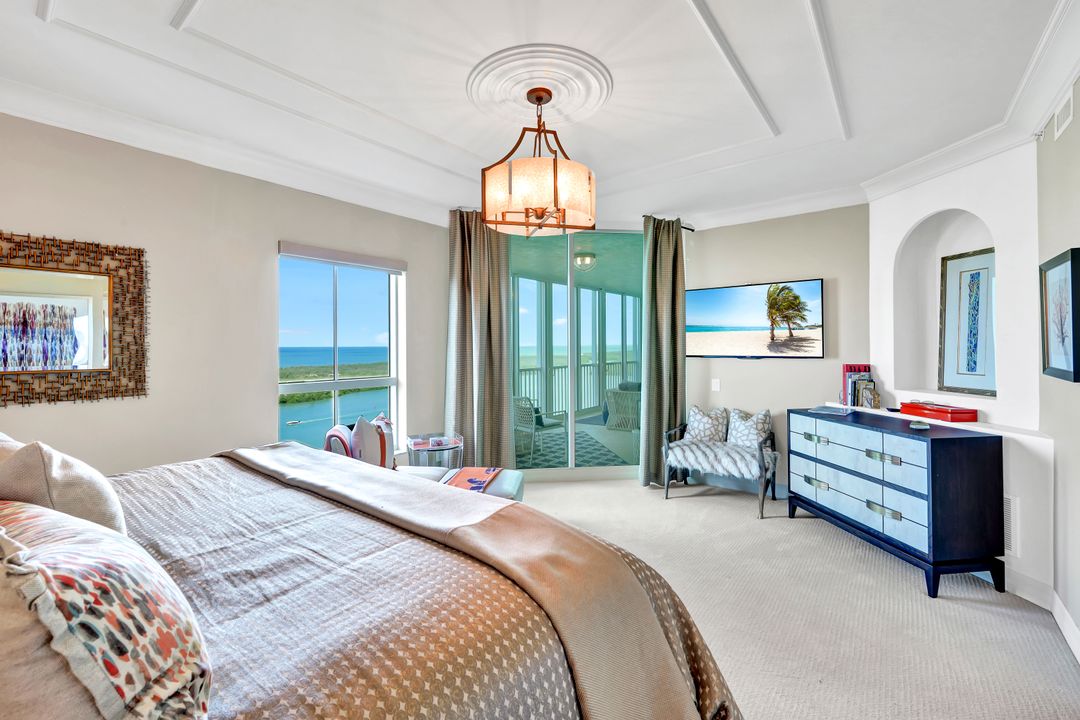 295 Grande Way #1403, Naples, FL 34110