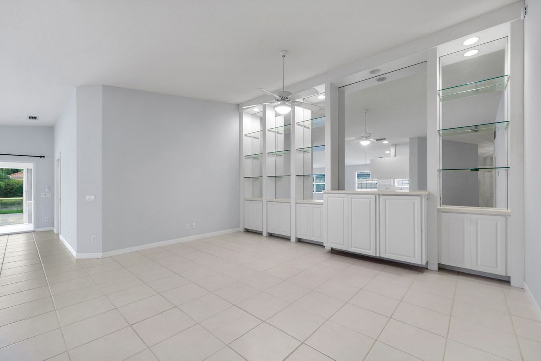 4922 Kingston Way, Naples, FL 34119