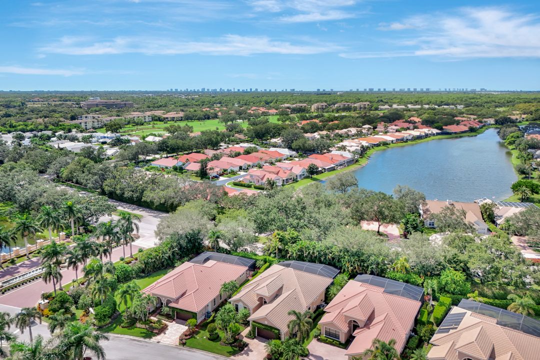 5717 Hammock Isles Dr, Naples, FL 34119