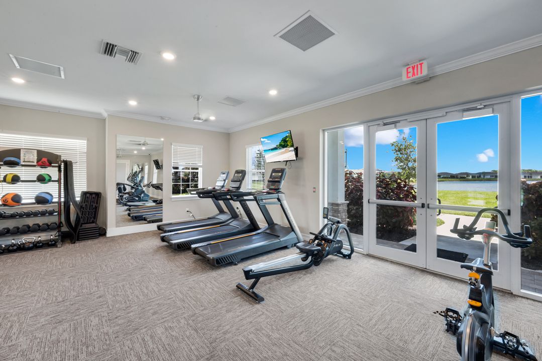 950 Stonewater Lk Ter, Cape Coral, FL 33993