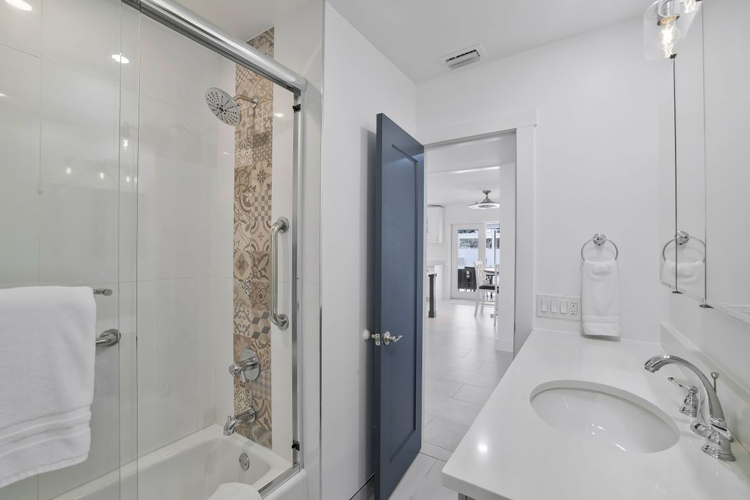 854 101st Ave N, Naples, FL 34108