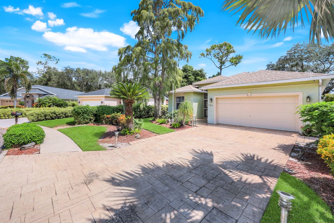 200 Stanhope Cir, Naples, FL 34104