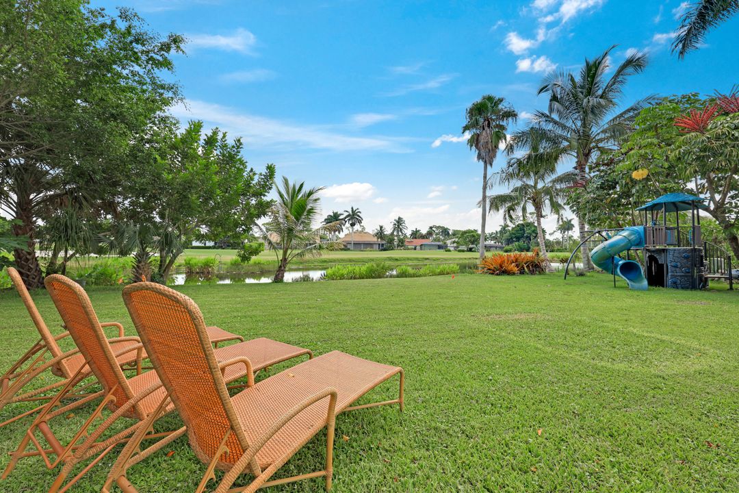 391 Torrey Pines Point, Naples, FL 34113