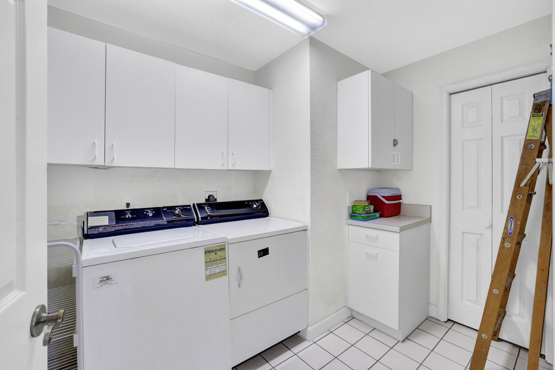 2372 Hidden Lake Dr #08, Naples, FL 34112