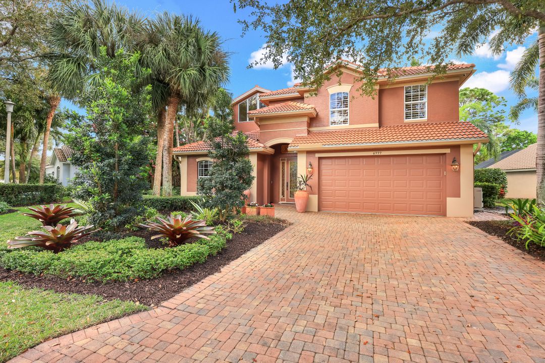 6777 Southern Oak Ct, Naples, FL 34109
