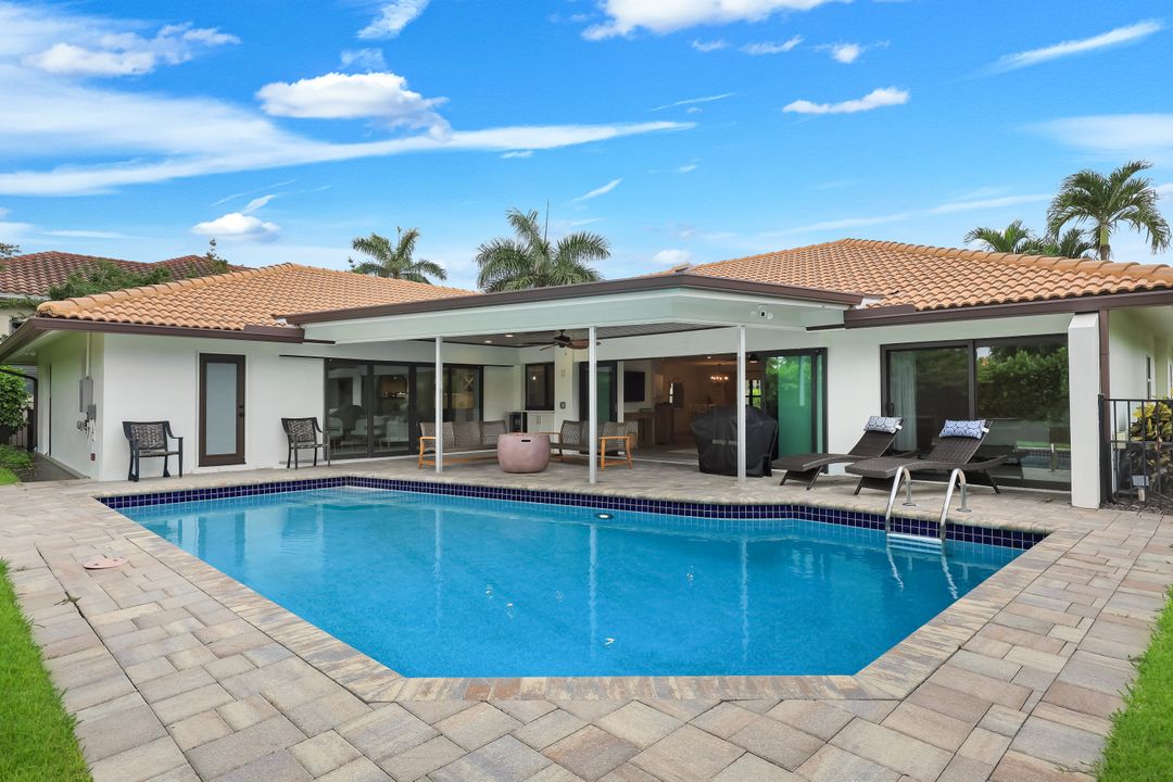 517 Parkwood Ln, Naples, FL 34103