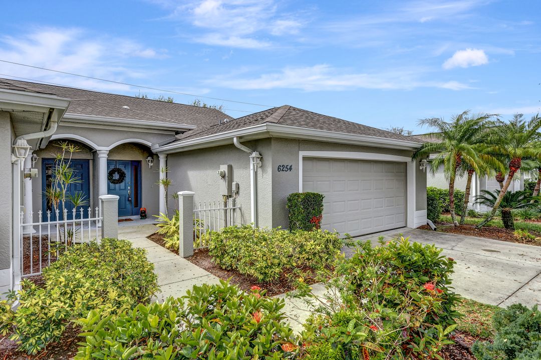 6254 Mandalay Cir, Naples, FL 34112