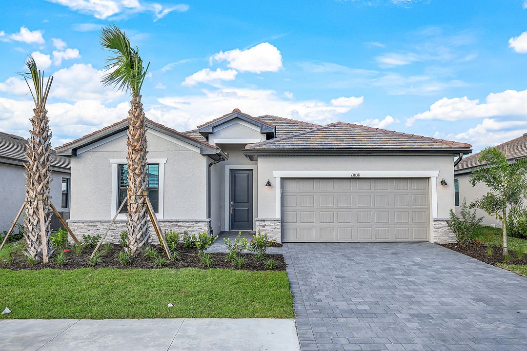 13838 Hunter Oak Dr, Fort Myers, FL 33913