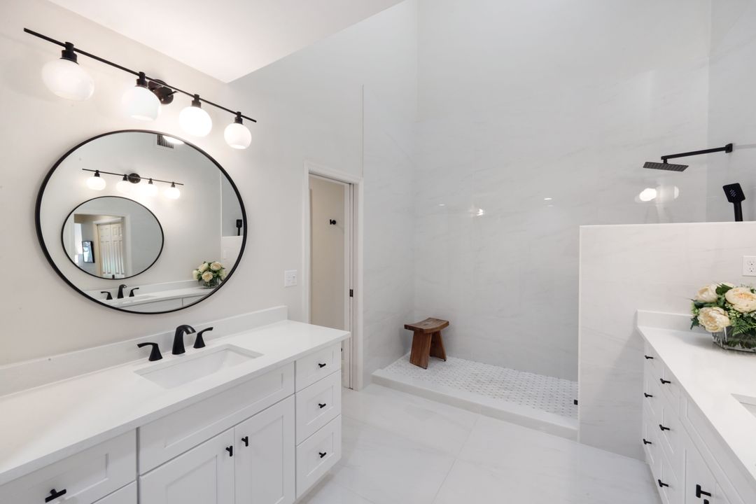 370 Edgemere Way N, Naples, FL 34105