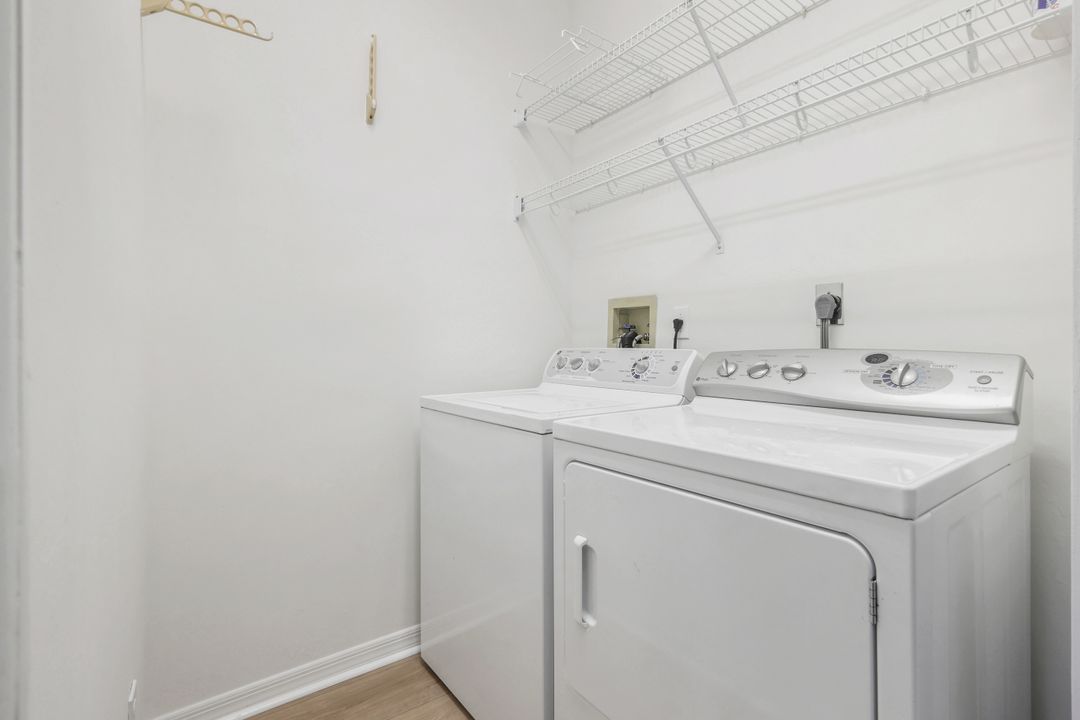 190 Palmetto Dunes Cir, Naples, FL 34113