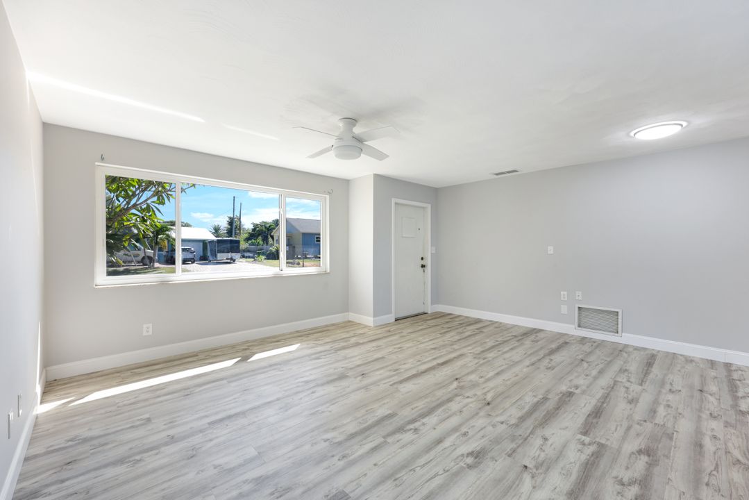 4862 Catalina Dr, Naples, FL 34112