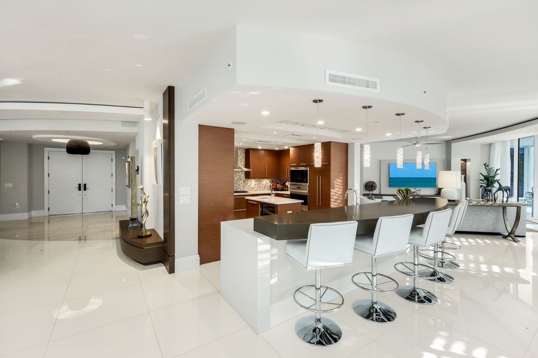 13665 Vanderbilt Dr #301, Naples, FL 34110