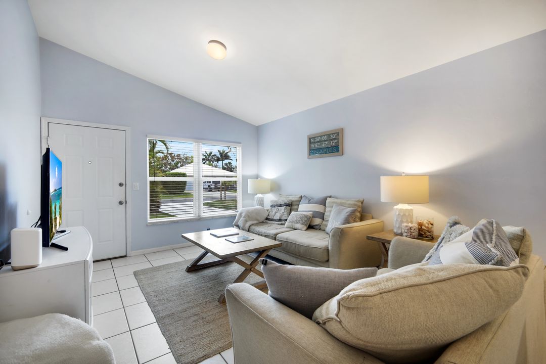 779 98th Ave N, Naples, FL 34108