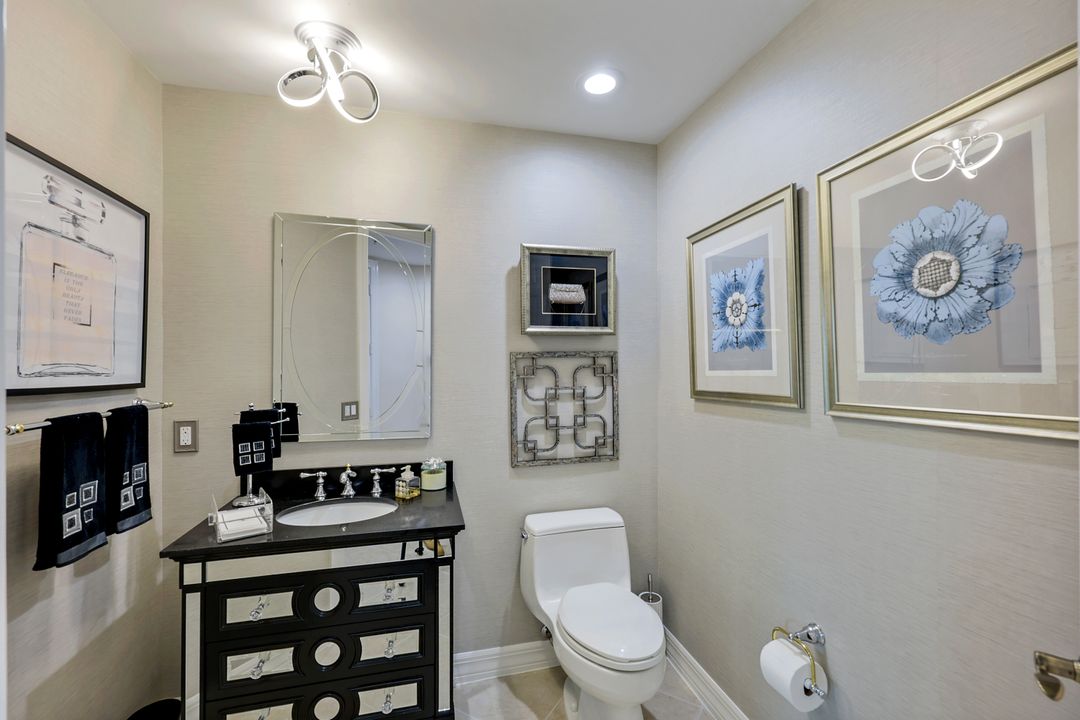 295 Grande Way #801, Naples, FL 34110