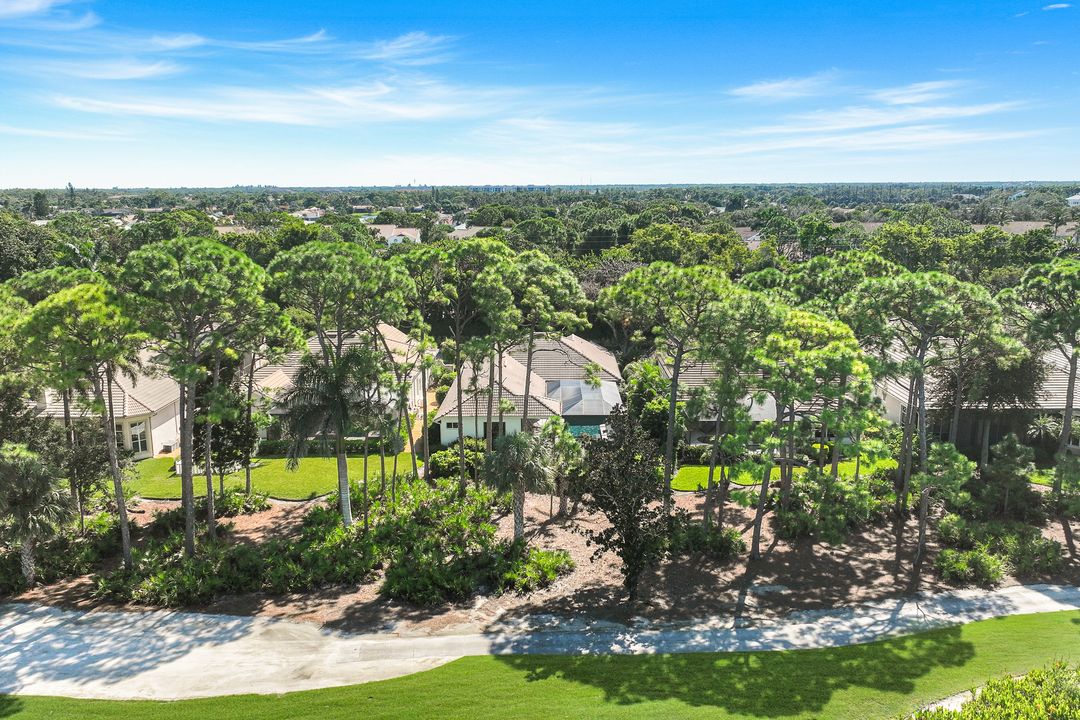237 Charleston Ct, Naples, FL 34110