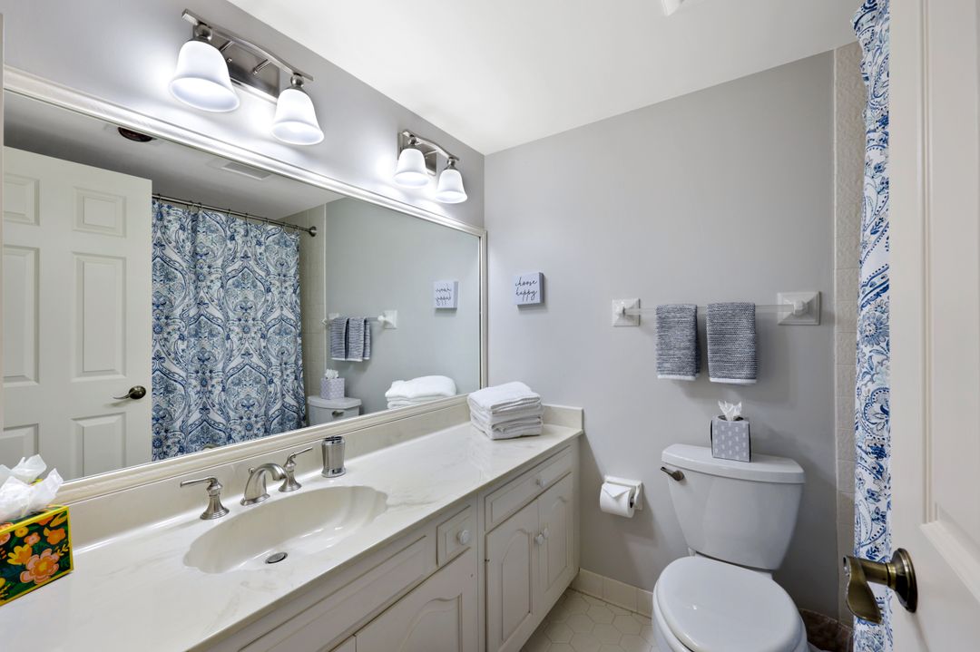 6075 Pelican Bay Blvd #1101, Naples, FL 34108