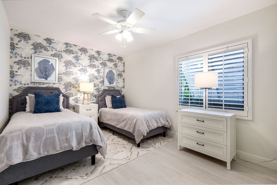 9602 Vanderbilt Dr, Naples, FL 34108