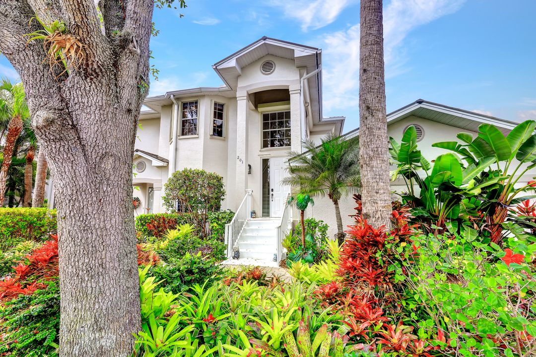 5040 Yacht Harbor Cir #6-201, Naples, FL 34112