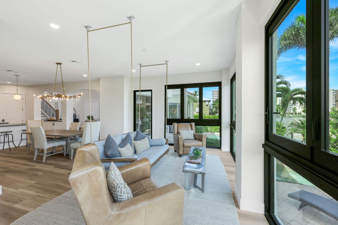 155 Heron Ave, Naples, FL 34108