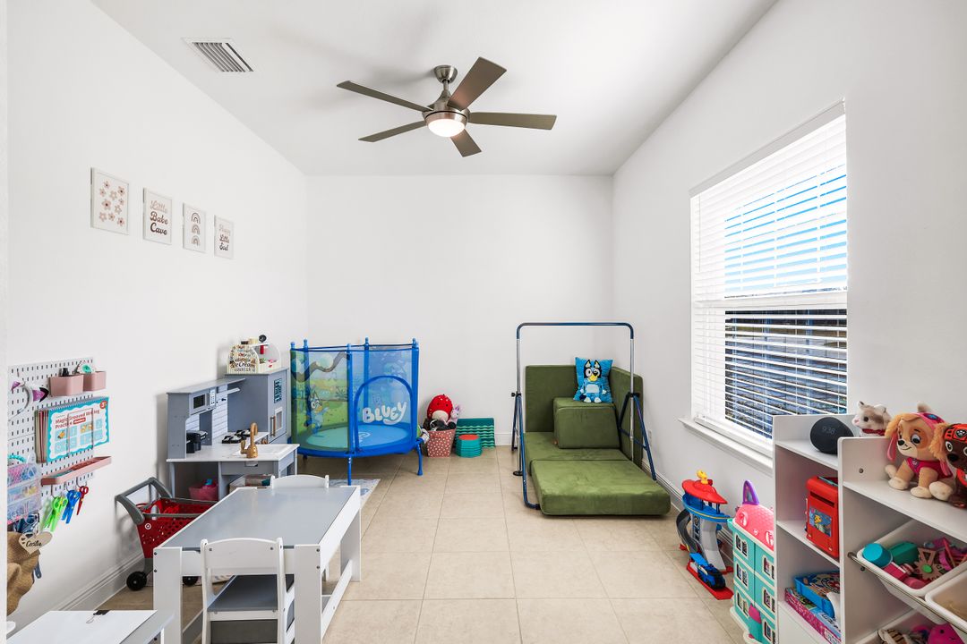 3405 NW 18th St, Cape Coral, FL 33993