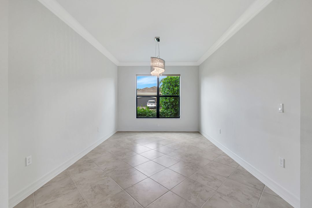 3430 Tigris Ln, Naples, FL 34119