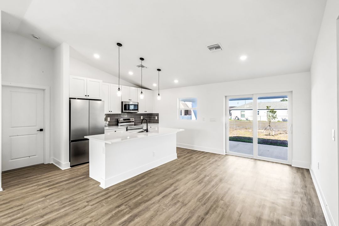 1702 NW 5th Pl, Cape Coral, FL 33993