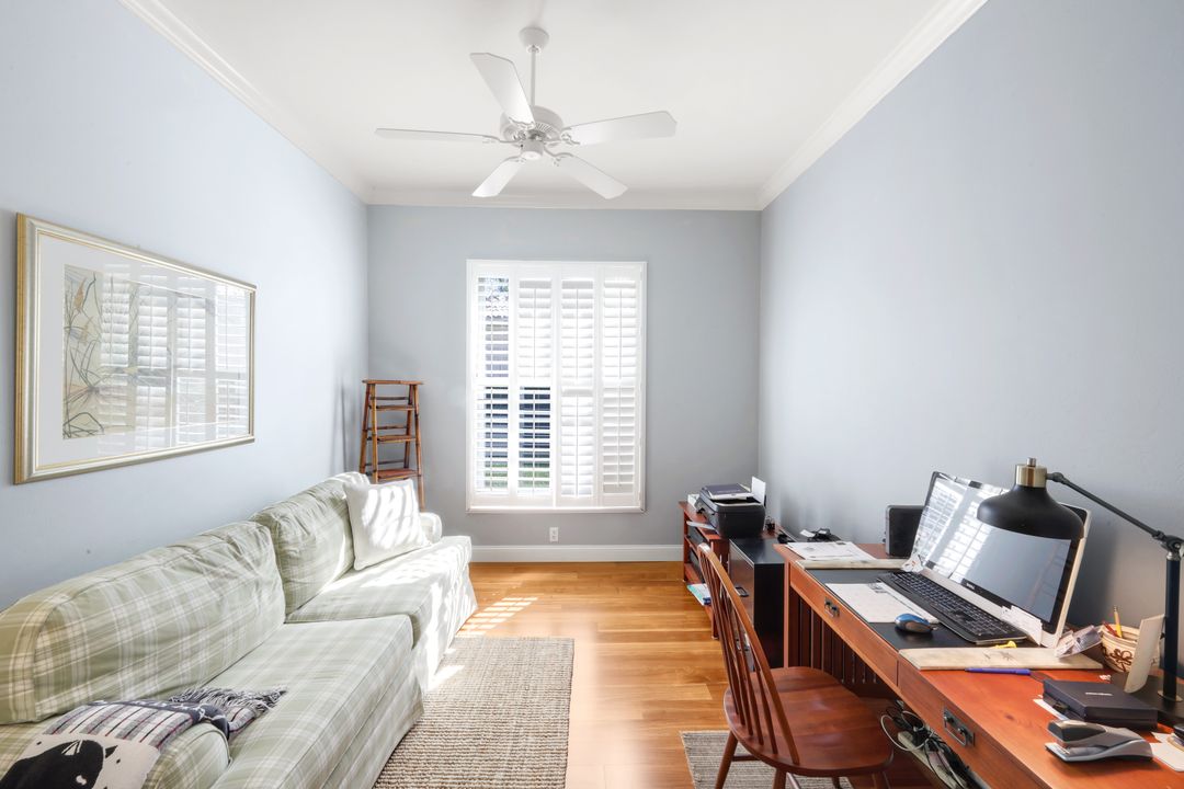 462 Preswick Ln, Naples, FL 34120