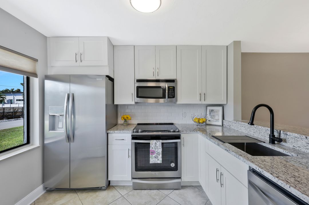 1211 Rosemary Ct #C104, Naples, FL 34103