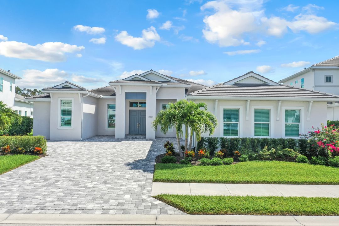 8959 Redonda Dr, Naples, FL 34114