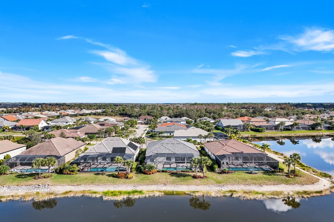 9428 Sanderling Ct, Naples, FL 34120