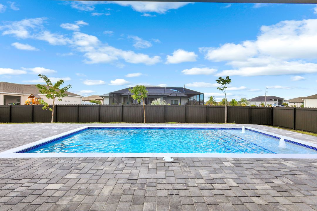 1020 NW 33rd Pl, Cape Coral, FL 33993