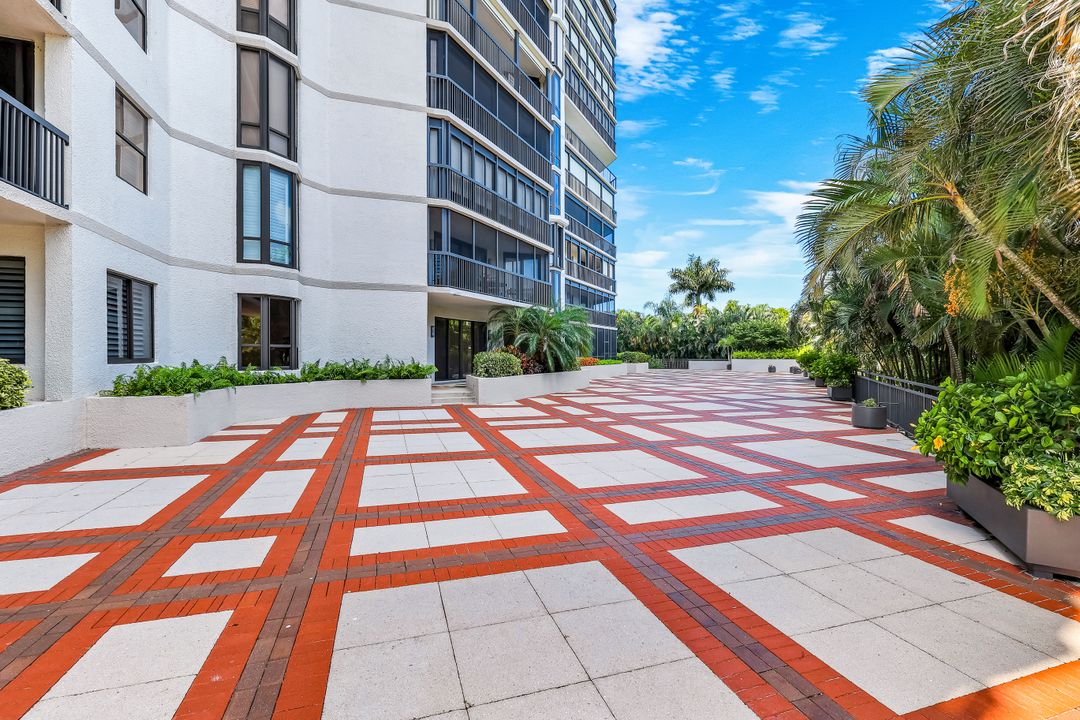 6075 Pelican Bay Blvd # 104, Naples, FL 34108