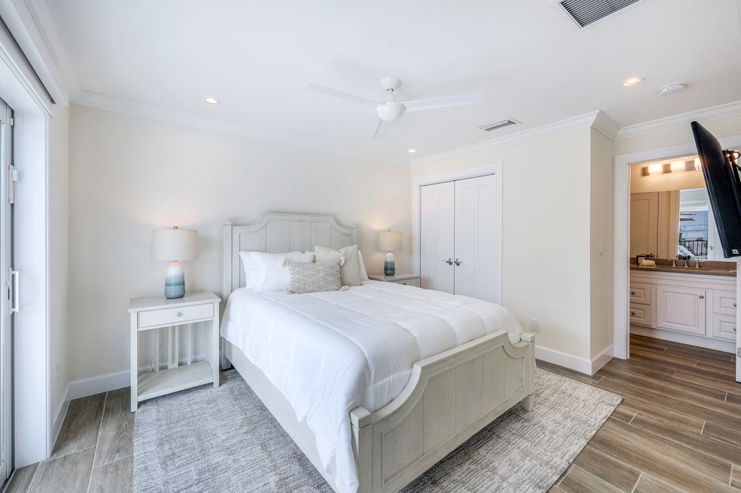 417 Lagoon Ave, Naples, FL 34108