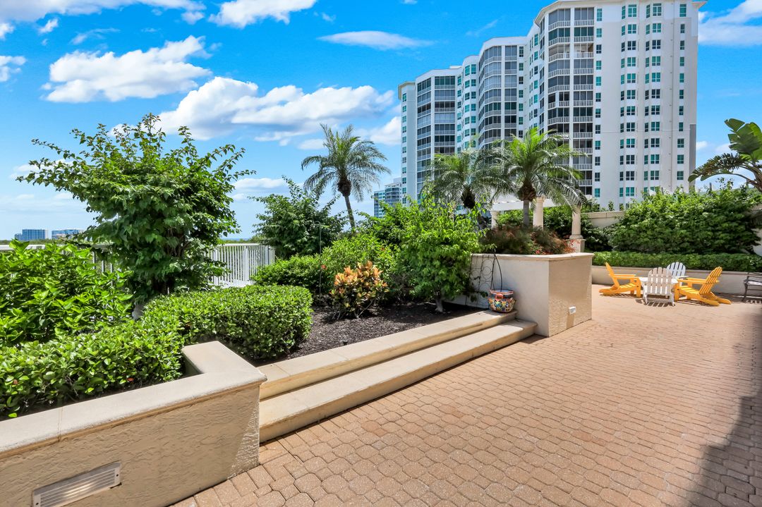 295 Grande Way #104, Naples, FL 34110