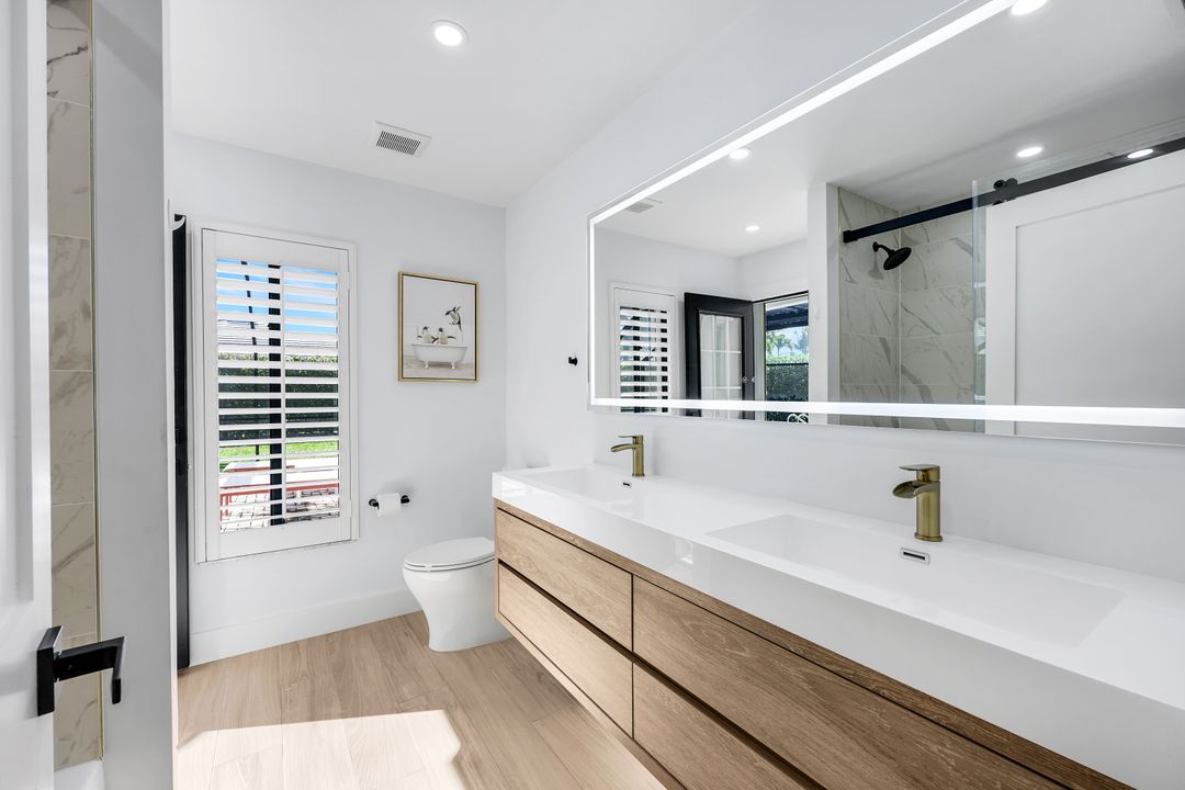 806 Knoll Wood Ct, Naples, FL 34108