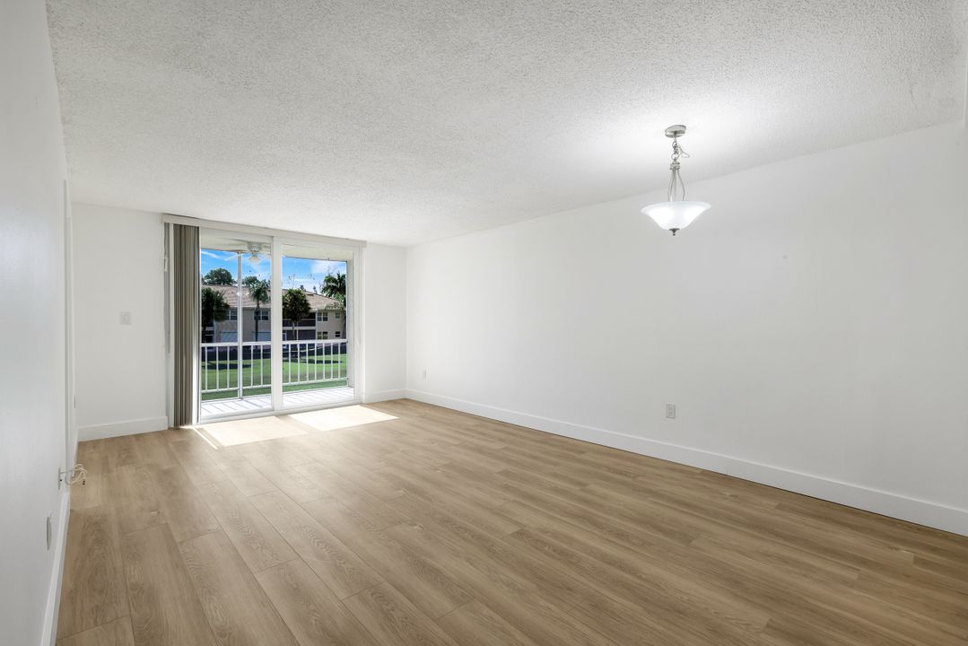 225 Turtle Lake Ct #209, Naples, FL 34105